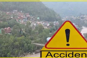 Road Accident Himachal: रेलिंग से टकराई तेज रफ्तार बाईक, युवक की मौके पर दर्दनाक मौत