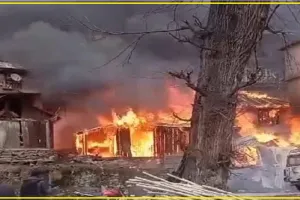 Himachal News || 3 शैड व वेटनरी अस्पताल भवन अचानक लगी आग, लाखों का नुक्सान