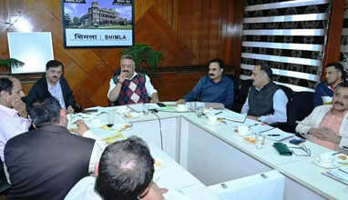  Himachal News: रोहित ठाकुर ने शिक्षा विभाग व शिक्षा बोर्ड अधिकारियों के साथ की समीक्षा बैठक